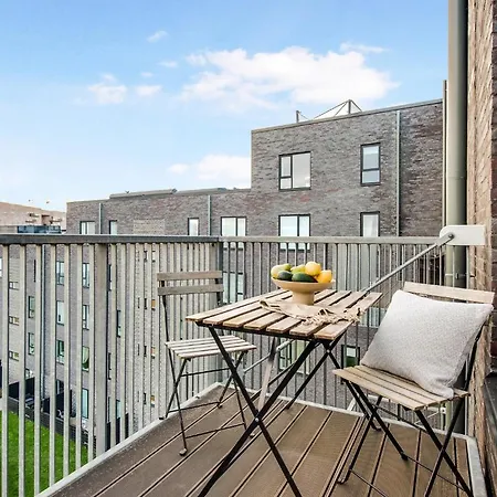 Sanders Arena - Dreamy One-bedroom Close To Metro Station Apartment