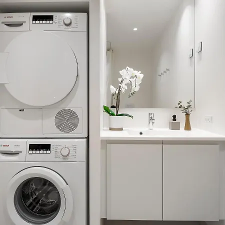 Sanders Arena - Dreamy One-bedroom Close To Metro Station