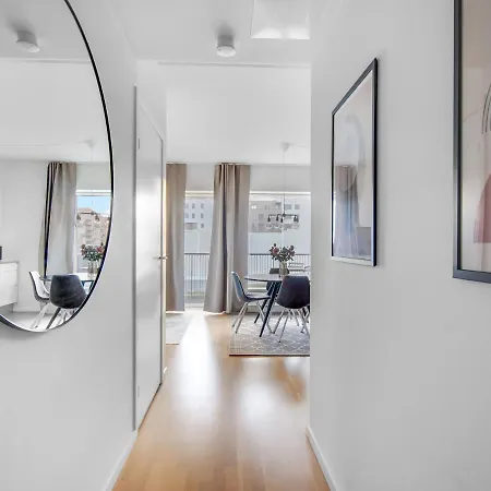 Sanders Arena - Dreamy One-bedroom Close To Metro Station Apartment